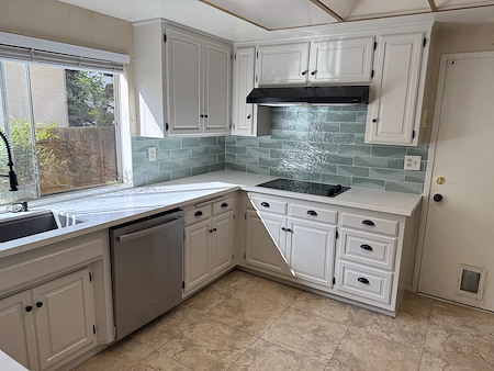 Professional Cabinet Lacquer Painting in Long Beach: How to Get a Factory-Smooth Finish on Custom Built-ins Thumbnail