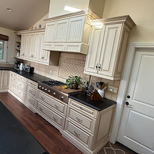 Top-quality-kitchen-antique-style-finish-located-in-the-city-of-Palos-Verdes-Ca 3