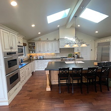 Top-quality-kitchen-antique-style-finish-located-in-the-city-of-Palos-Verdes-Ca 2