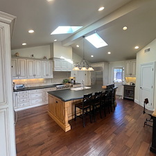 Top-quality-kitchen-antique-style-finish-located-in-the-city-of-Palos-Verdes-Ca 1